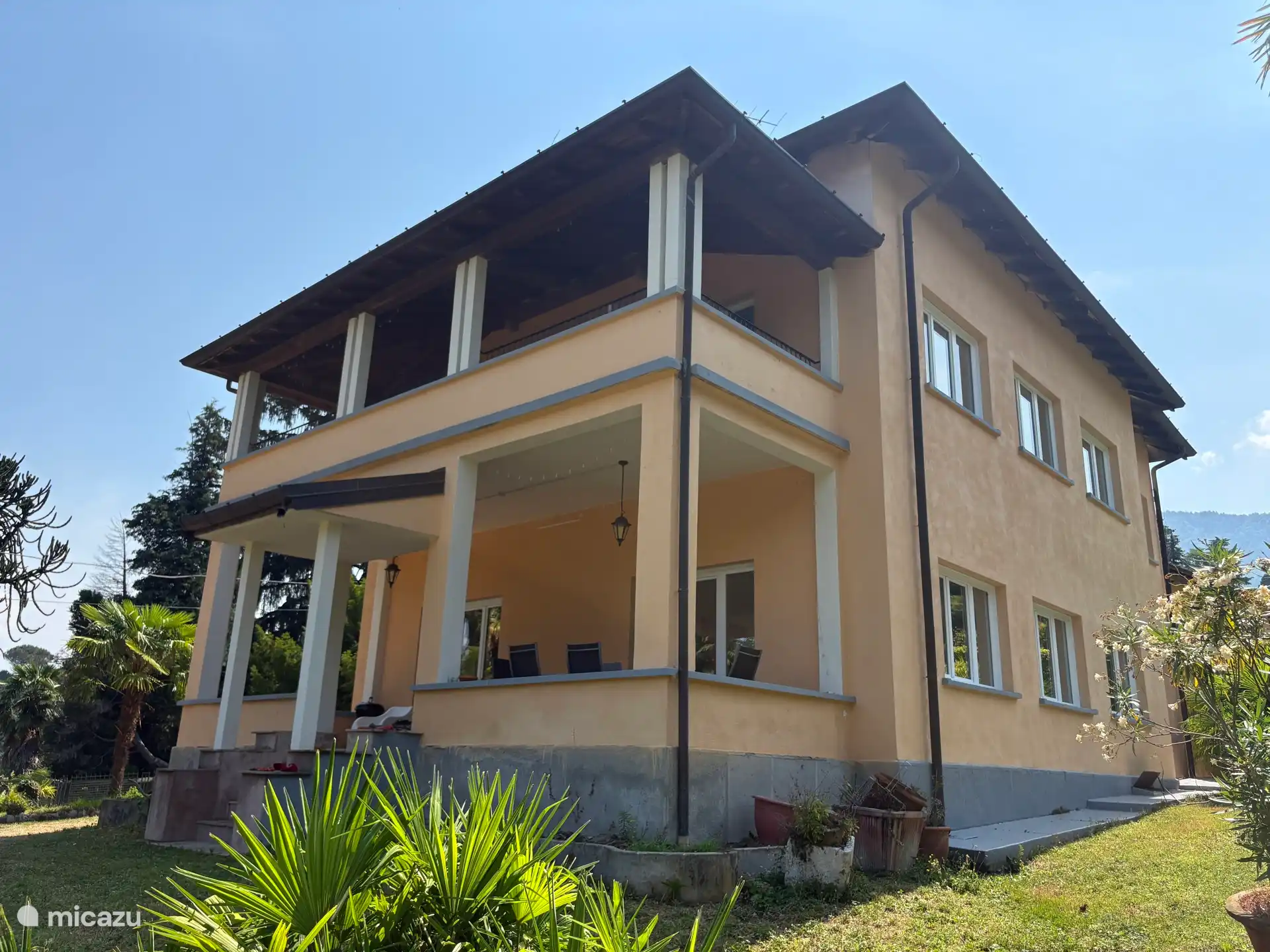 Seitenansicht der Villa