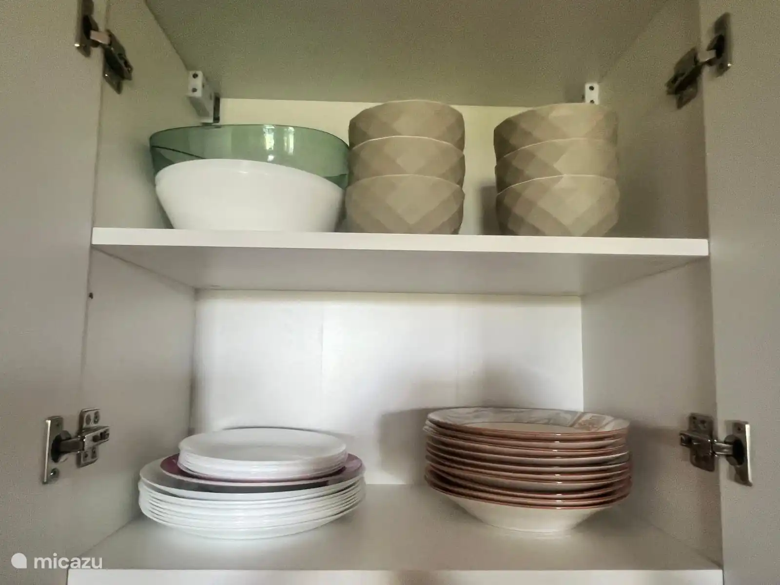 Teller und Suppenschüsseln 