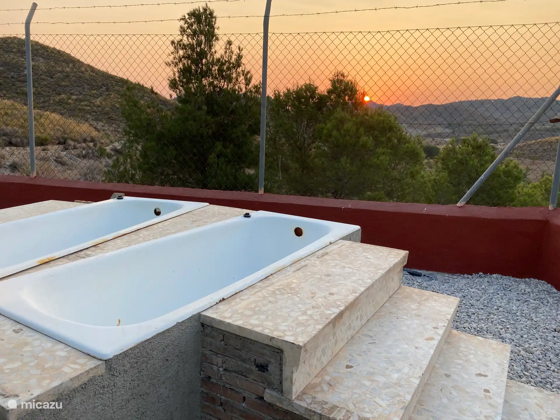 Schöne Badewannen zum Abkühlen und Genießen der Aussicht! 