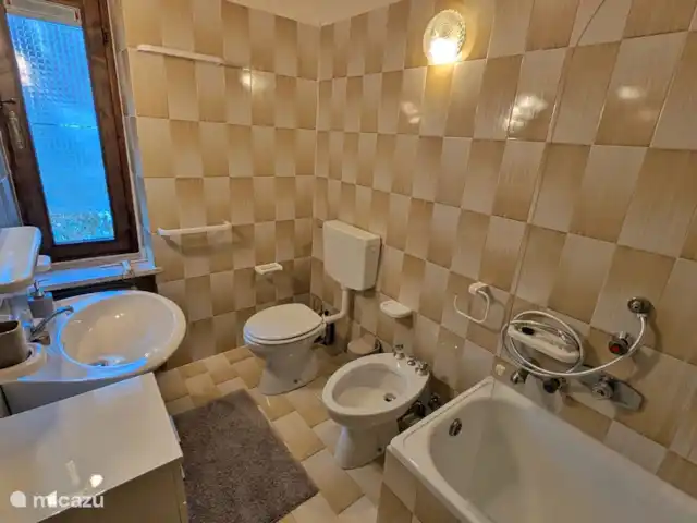 Villa Meledrio primo | Italie, Trente, Dimaro - appartement Salle de bain avec baignoire de siège