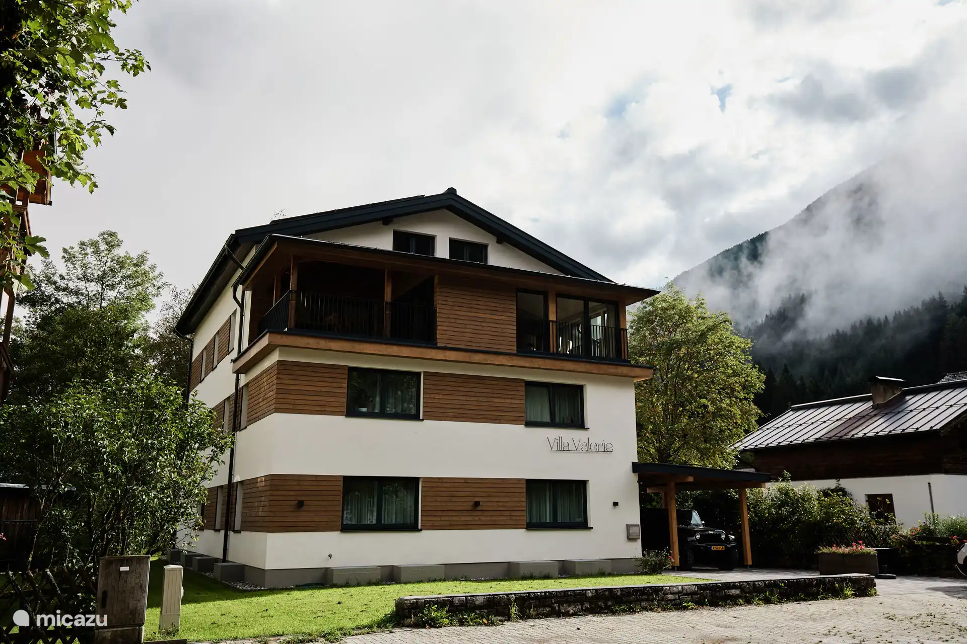 Huis voorzijde lente