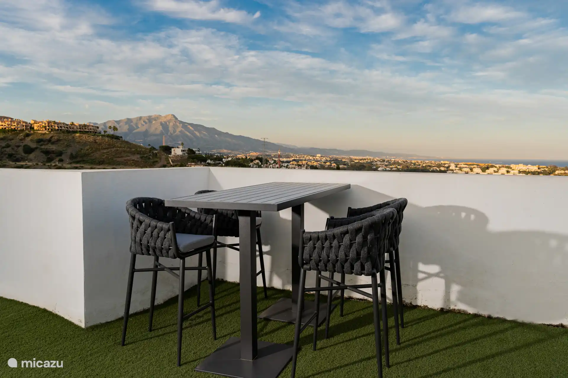 Frühstücken Sie mit Panoramablick auf die Goldene Meile und La Concha