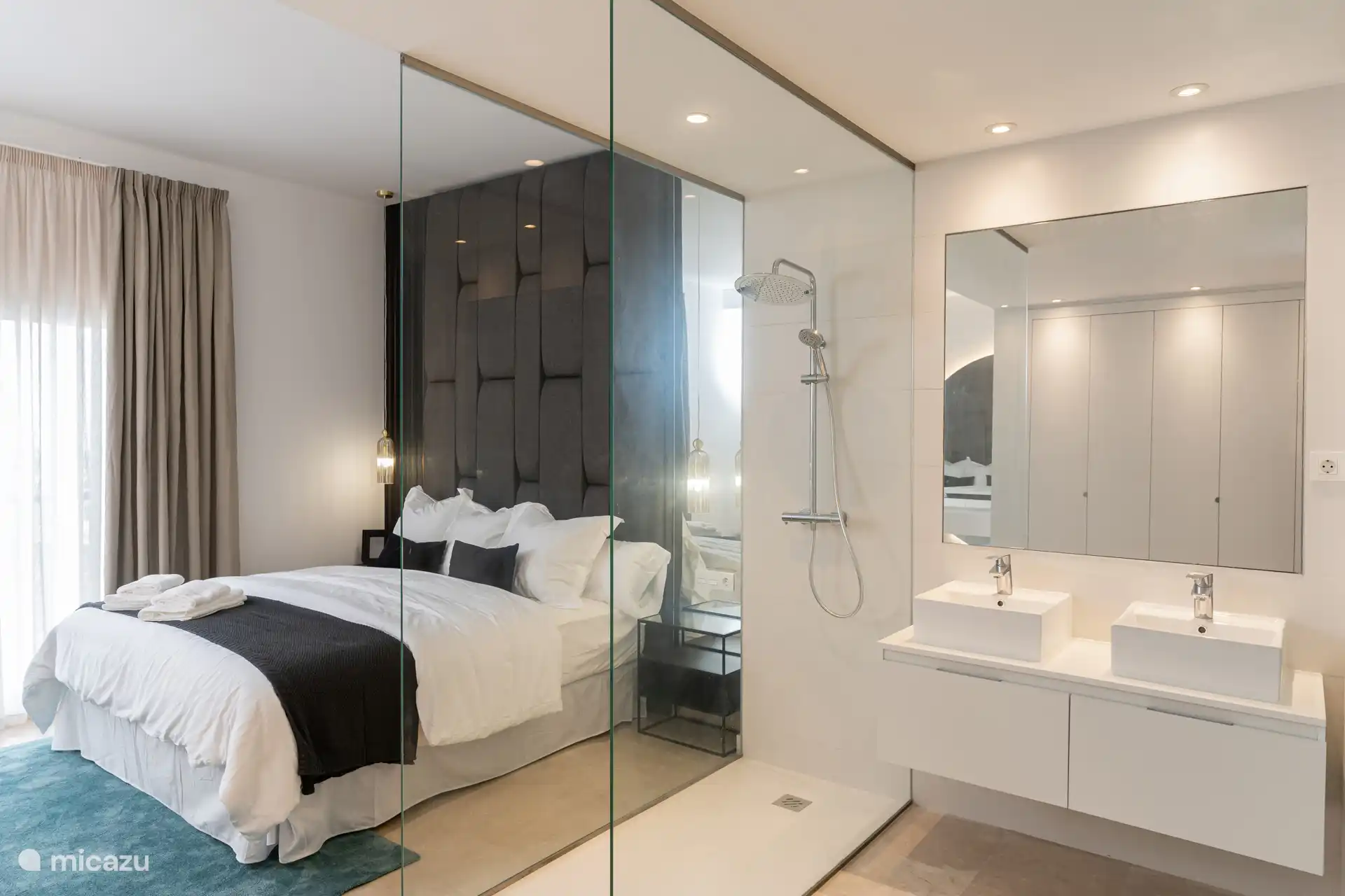 Hauptschlafzimmer mit Bad