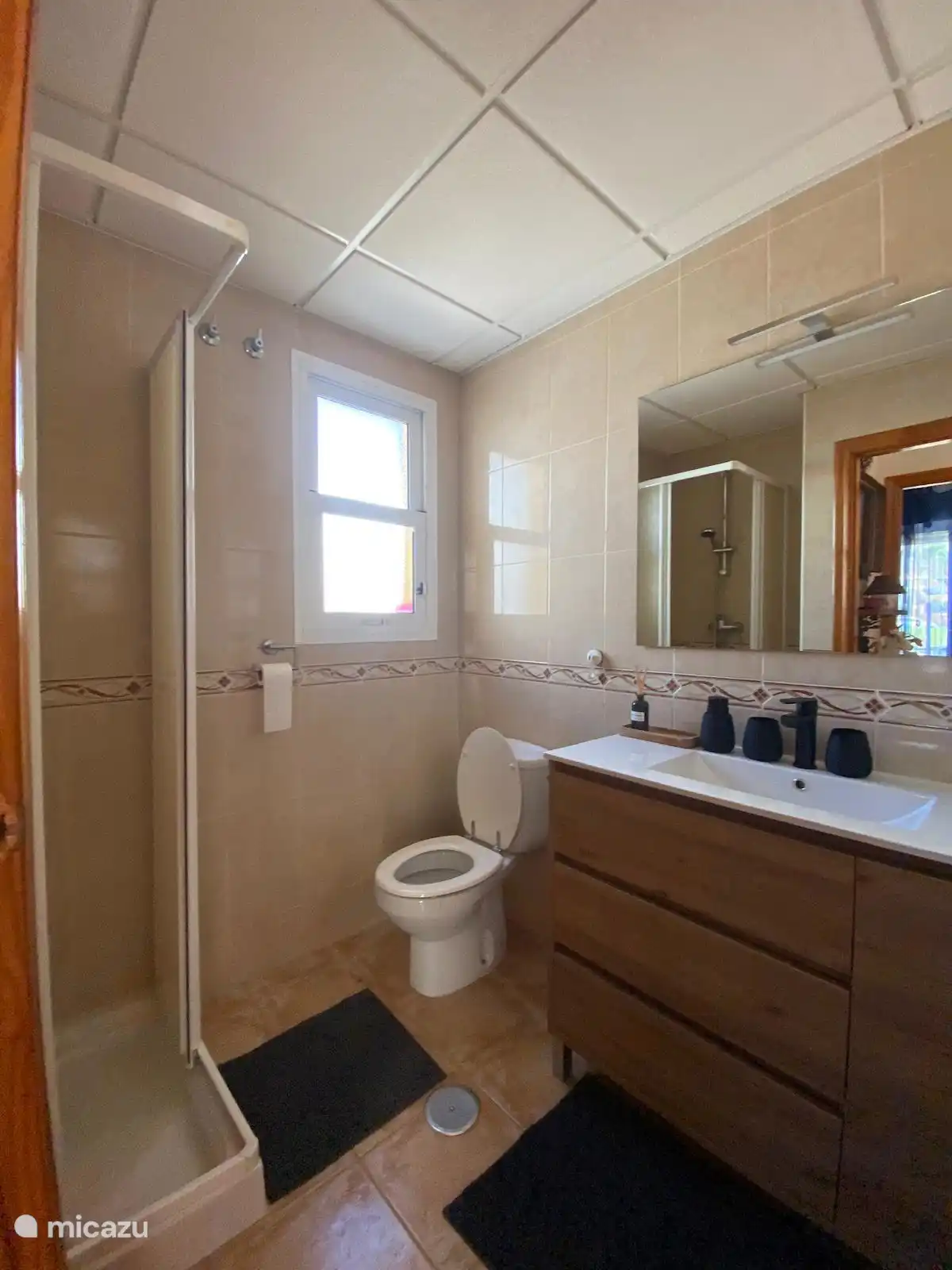 Badezimmer mit Dusche