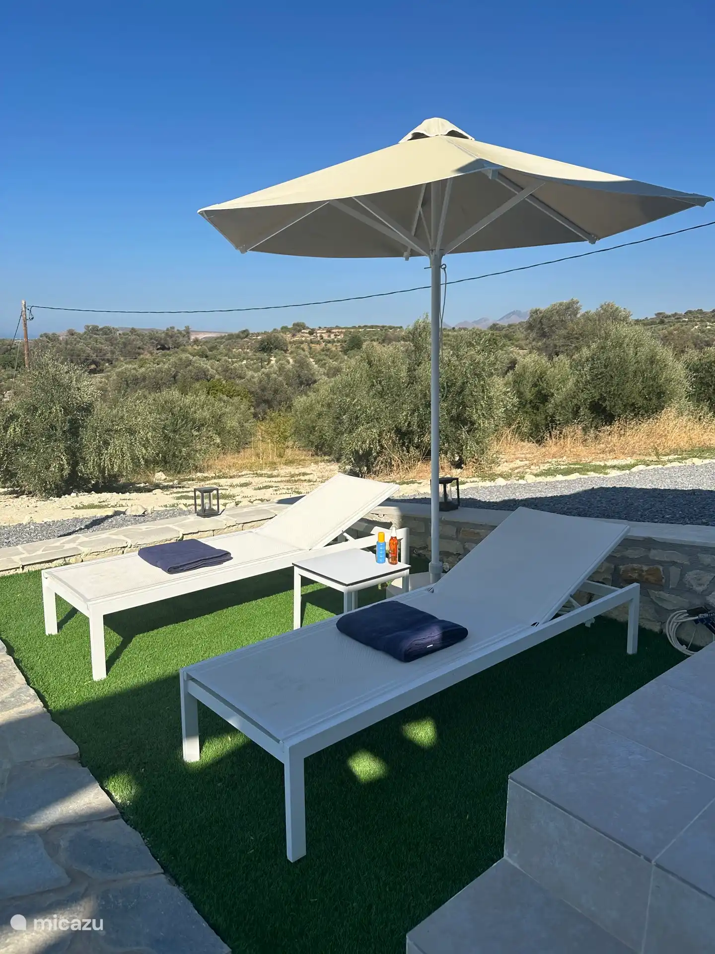 Relax on the sun lounger.