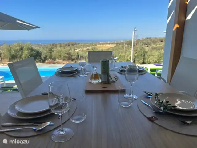 Villa Sichi | Grèce, Crète, Rethymnon - villa Super nourriture à l’ombre.