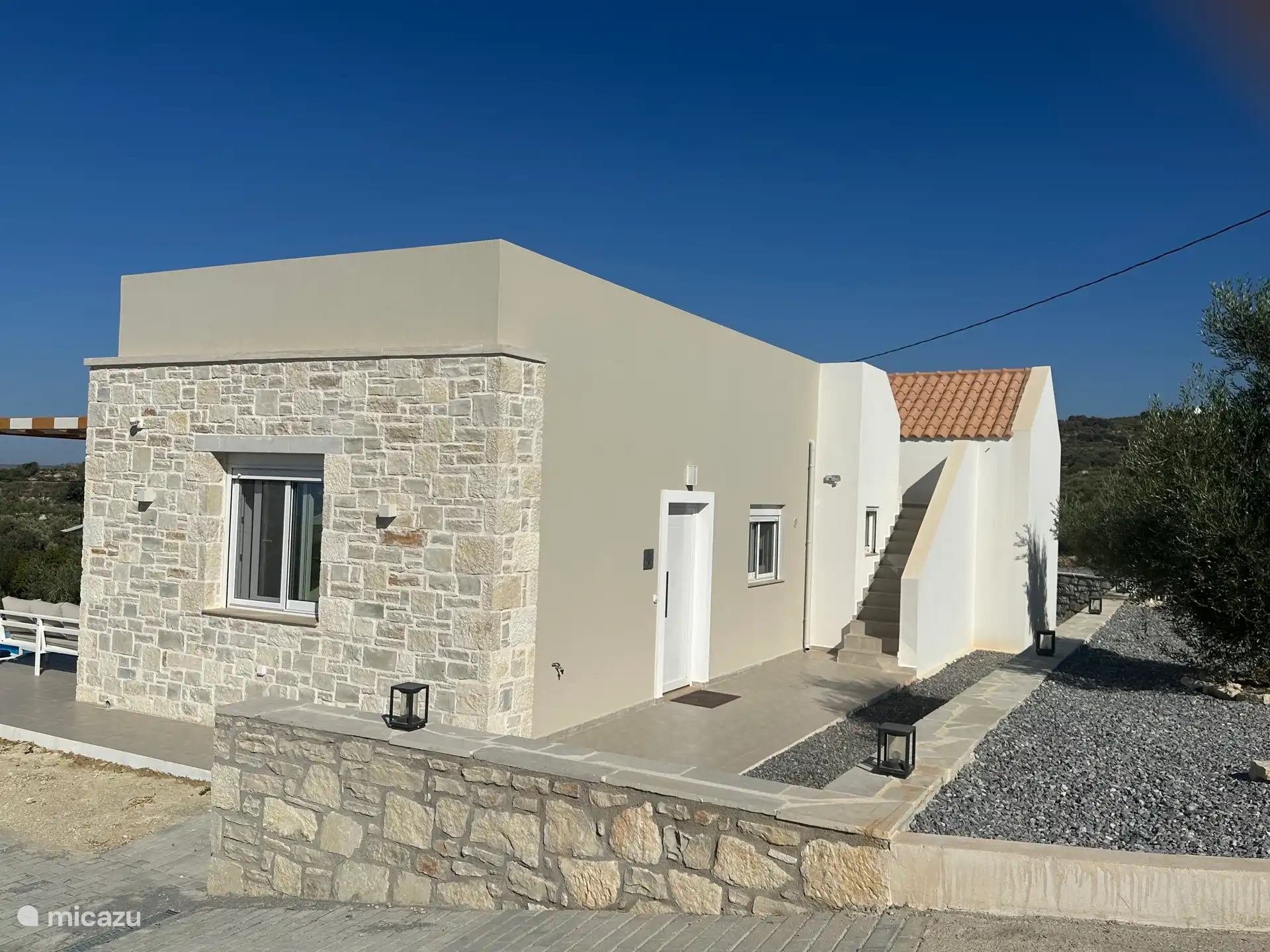 The entrance of the villa.