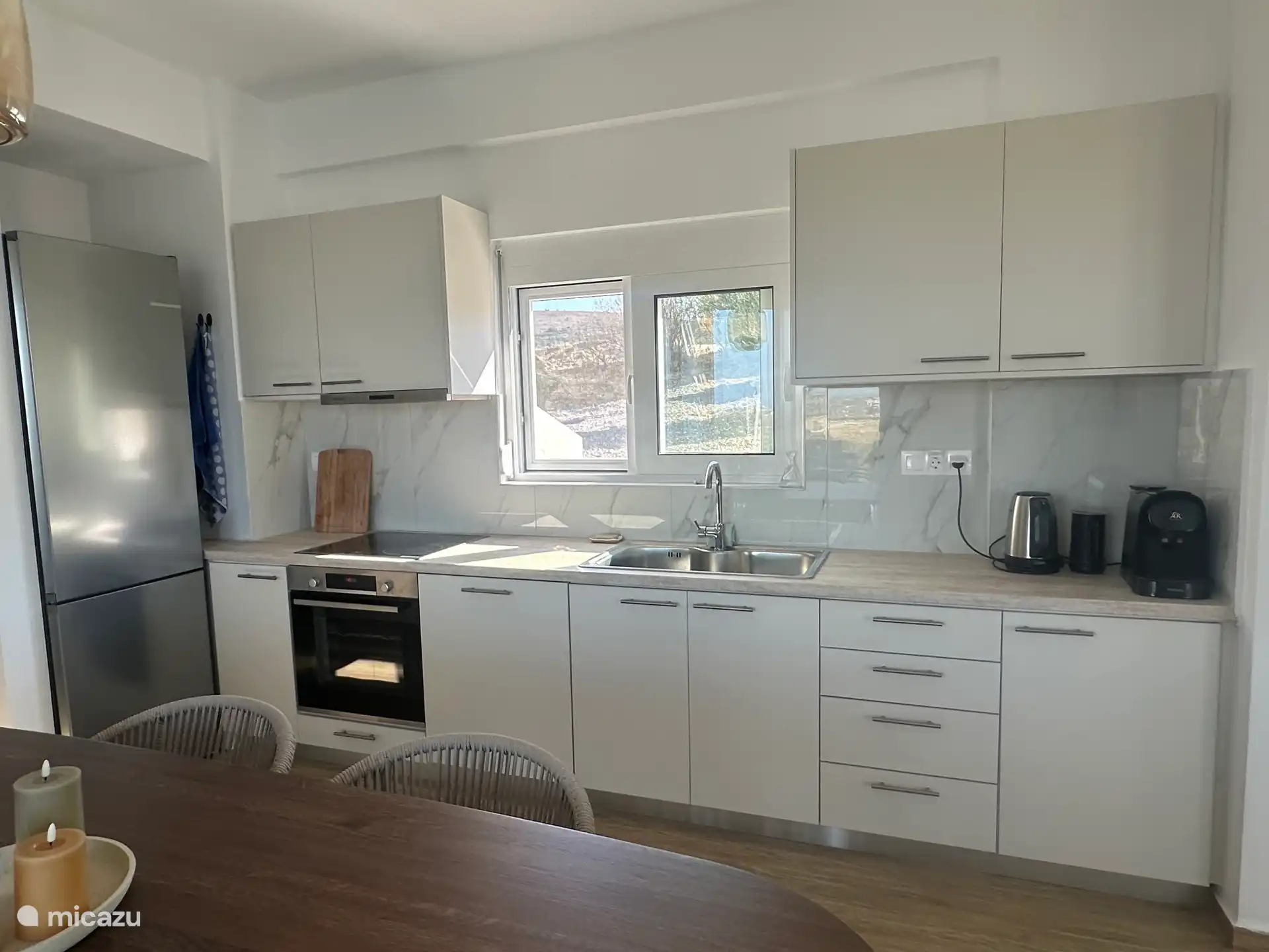 The well equipped kitchen.