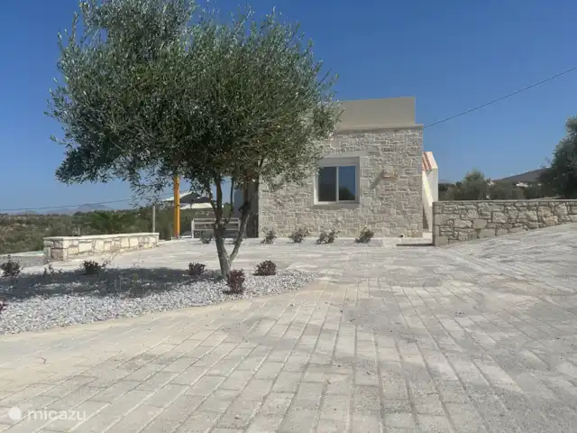 Villa Sichi | Grèce, Crète, Rethymnon - villa Le parking à côté de la villa.