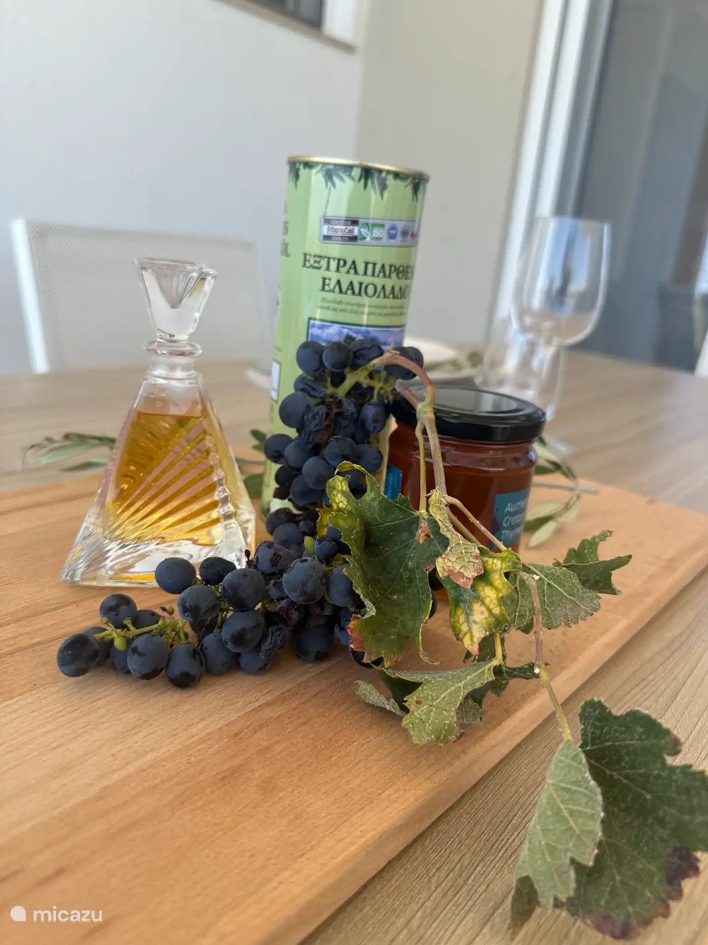 Lunch with our own oil and local products.