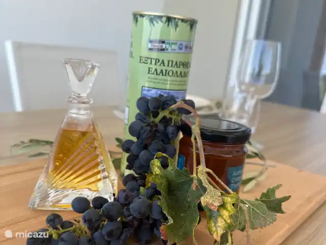 Villa Sichi | Grèce, Crète, Rethymnon - villa Déjeuner avec notre propre huile et des produits locaux.