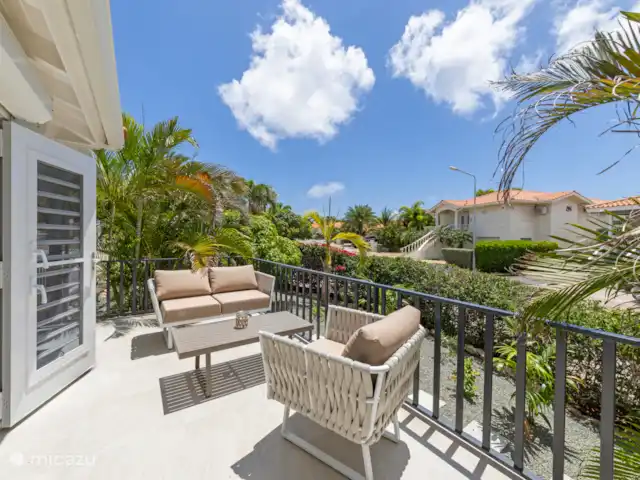 Villa Flair en Curazao, Banda Arriba (este), Jan Thiel - villa Balcón con asientos de salón