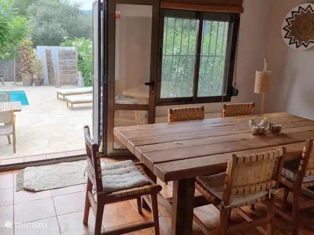 Can Pipp | Espagne, Costa Blanca, Orba - villa Salle à manger avec vue sur le jardin et la piscine