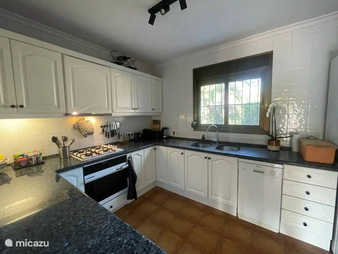 Voll ausgestattete K&#252;che