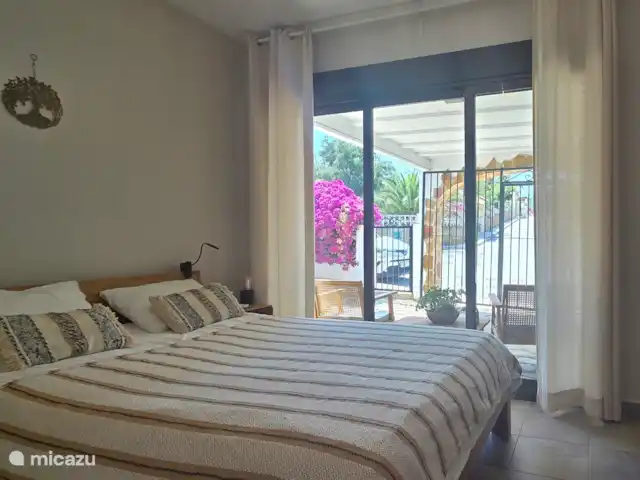 Can Pipp | Espagne, Costa Blanca, Orba - villa Chambre 1 avec lieu de travail et salle de bain partagée avec la chambre 2