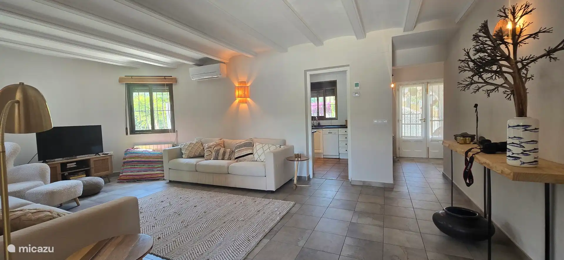 Wohnzimmer und Eingang zur K&#252;che