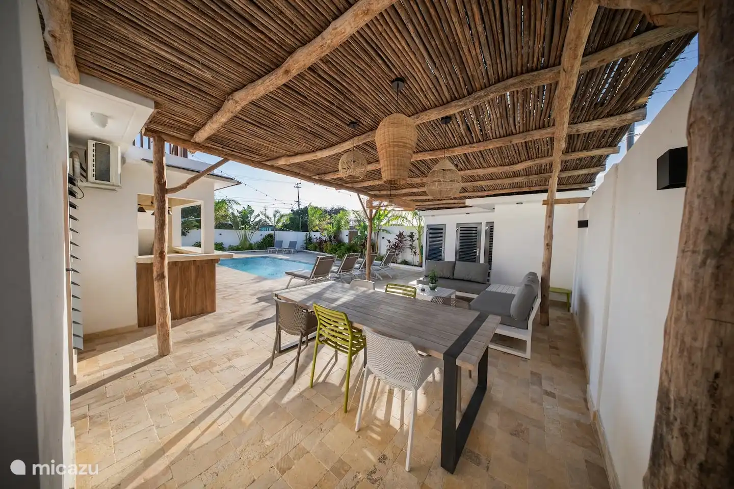 buitenterras naar zwembad
