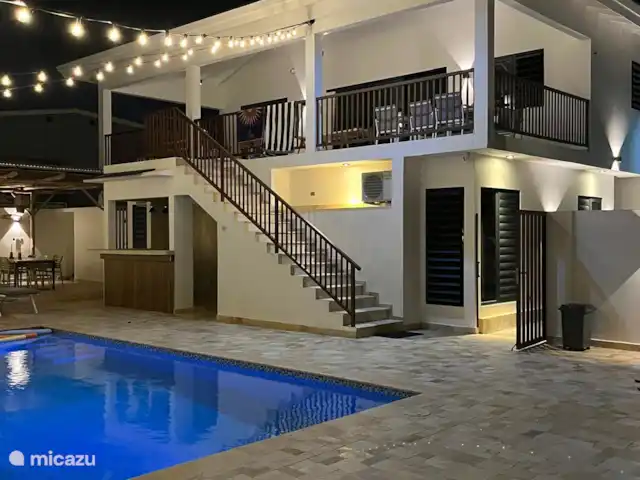appartement huren in Curaçao, Curacao-Midden, Blue Bay – Pearl apartments - Laman Zwembad by night