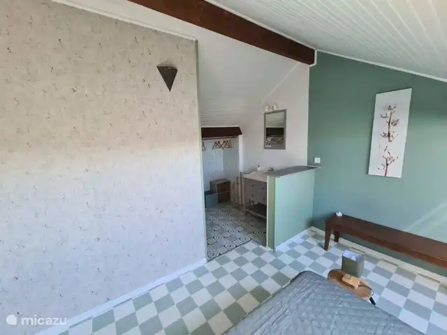 Gîte avec vue panoramique        | France, Nièvre, Mont-et-Marré - gîte / cottage Chambre à l’étage avec son propre lavabo