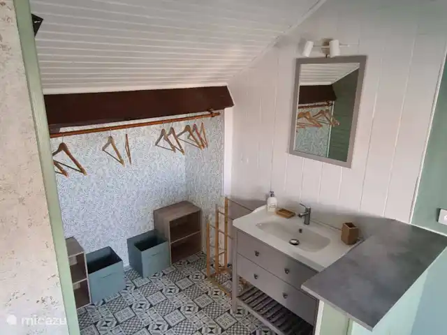 Gîte avec vue panoramique        | France, Nièvre, Mont-et-Marré - gîte / cottage Chambre à l’étage avec son propre lavabo