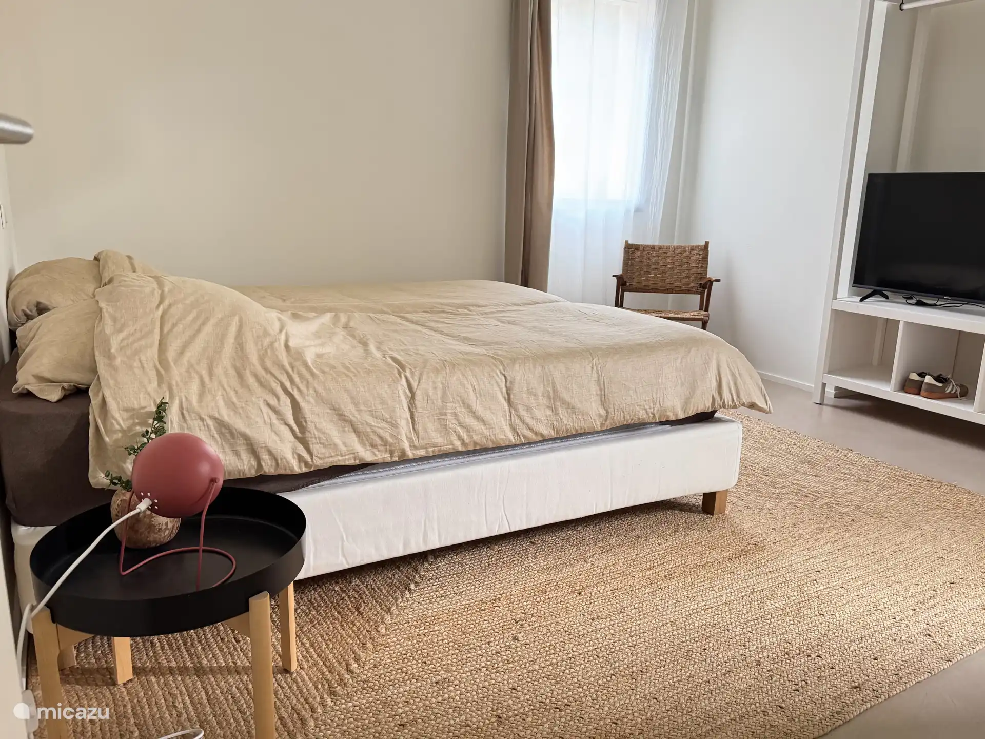 Alle Schlafzimmer verfügen über eine eigene Klimaanlage, ein Badezimmer mit Dusche und zwei Einzelbetten. 