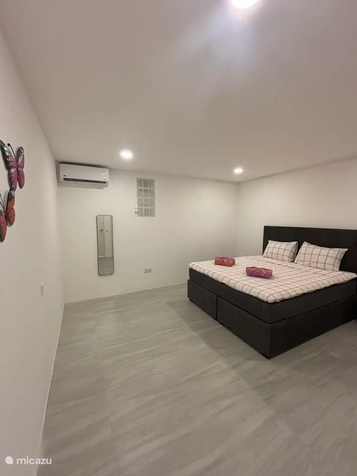 Geräumige Betten und Schlafzimmer mit Klimaanlage