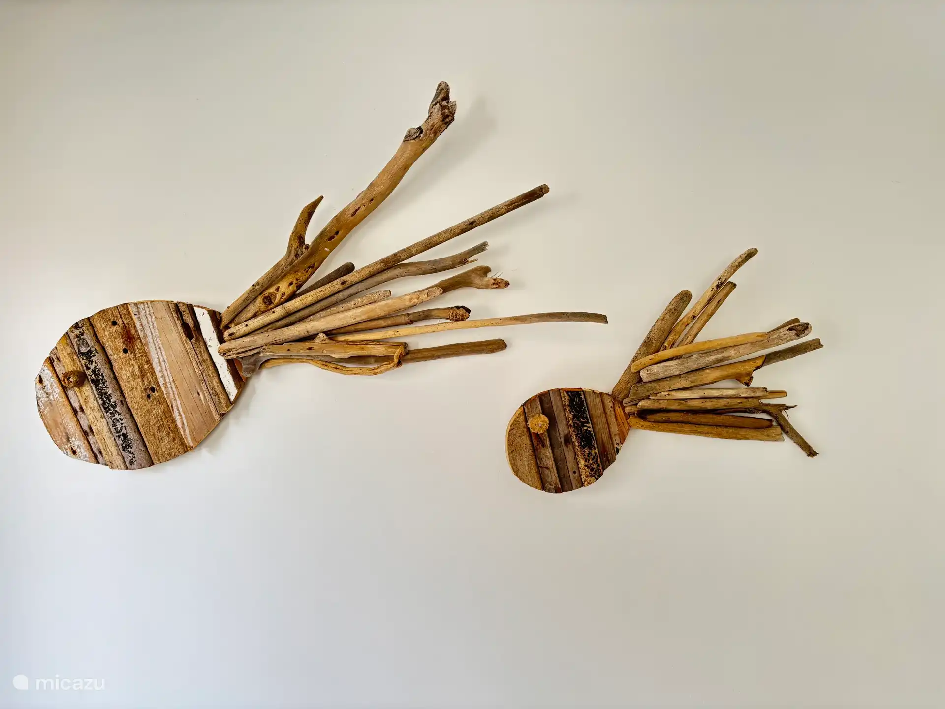 Lokale Dekoration von Wrackteilen, die von einem lokalen Künstler an den Stränden von Curacao angespült wurden