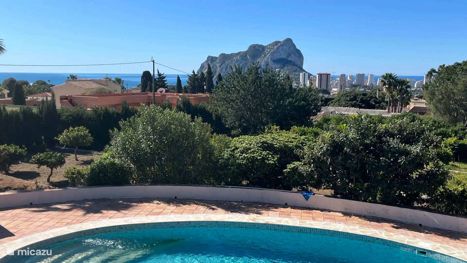 Prachtige zeezichten en uitzicht op Calp en het Peñon de Ifach.