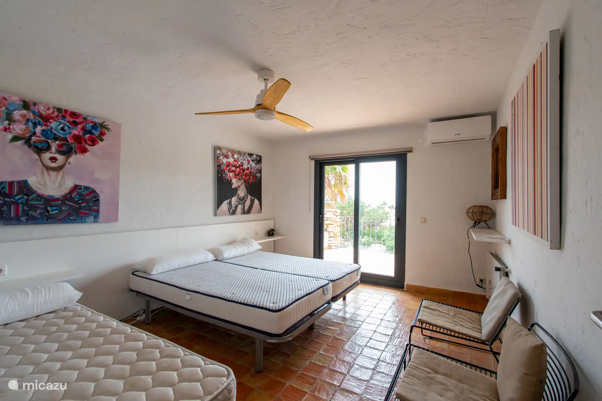 Schlafzimmer mit 3 Betten