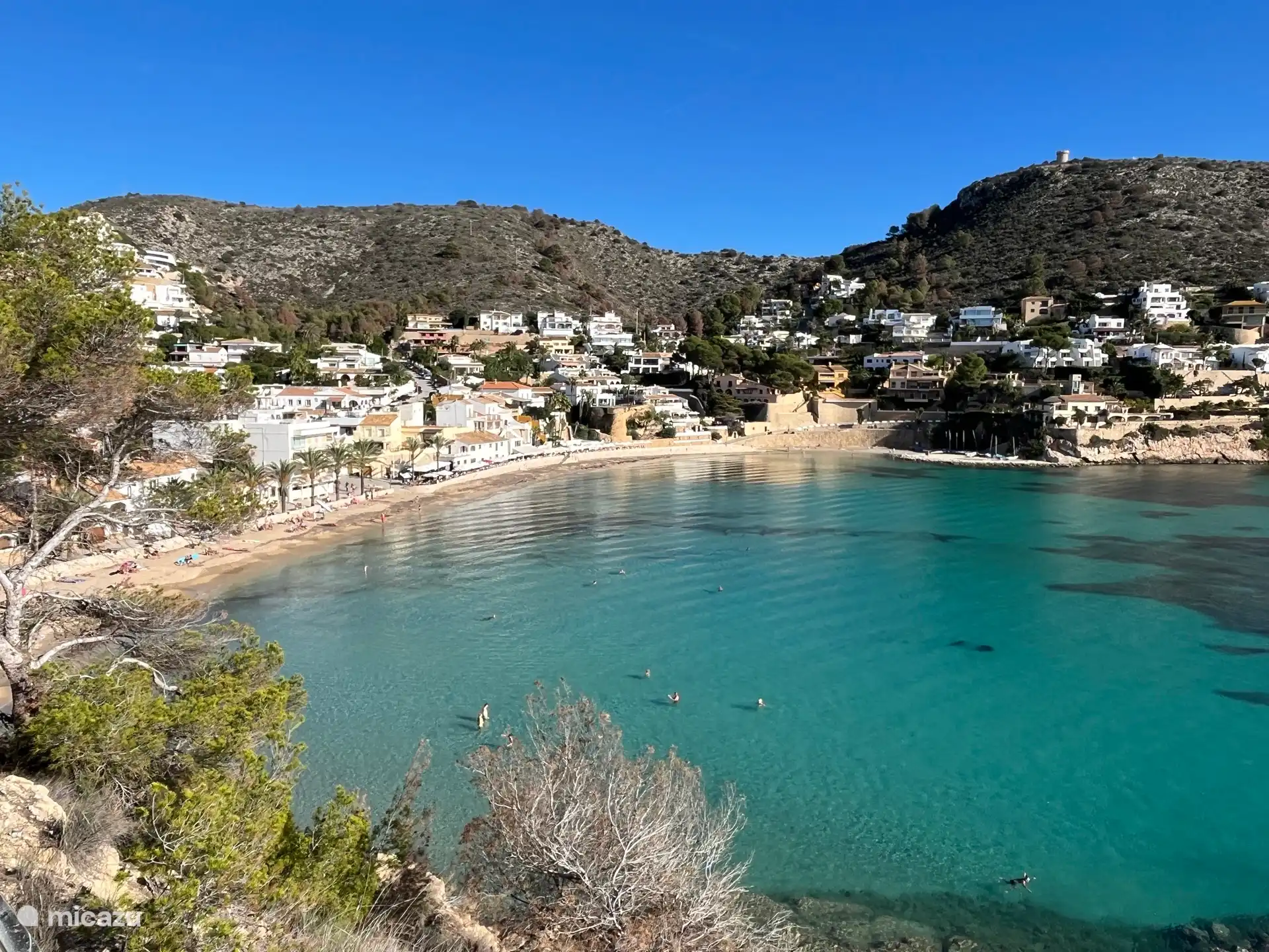 Der wunderschöne Bucht von El Portet (Moraira).