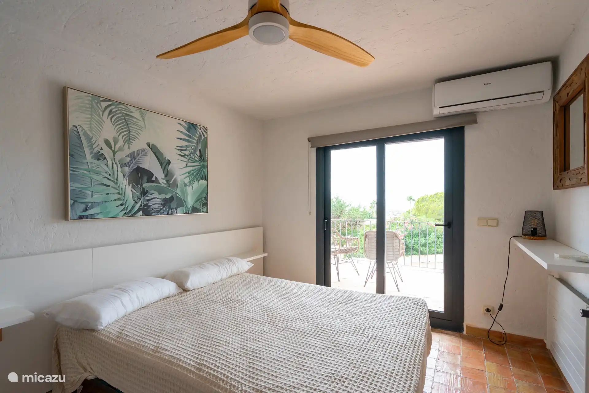 Schlafzimmer mit Terrassentür