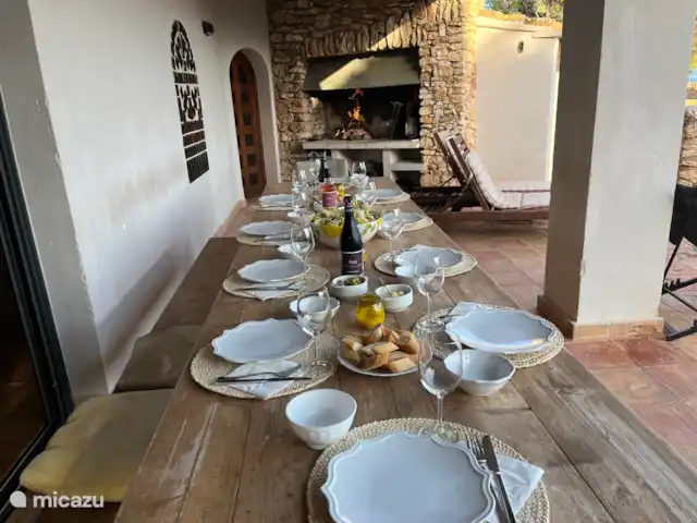 Las Rocas | Espagne, Costa Blanca, Calpe - finca Un dîner ensemble sur la terrasse.