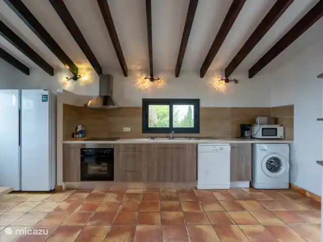 Las Rocas | Espagne, Costa Blanca, Calpe - finca La cuisine ouverte est adjacente au salon/salle à manger