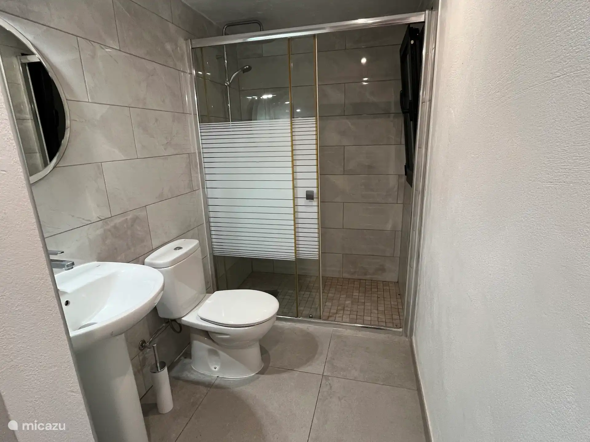 Salle de bain privée à chambre 5