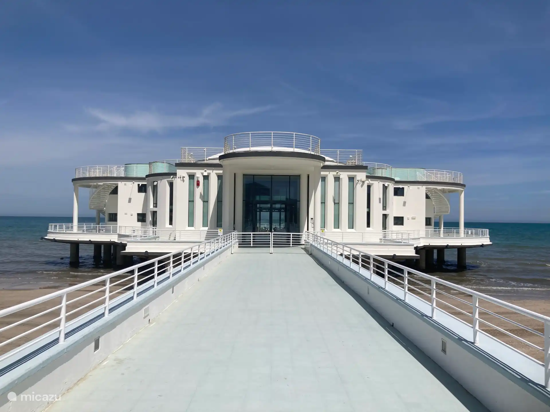 Senigallia - quirliger Strandort, hier mit Rotonda - wechselnde Ausstellungen