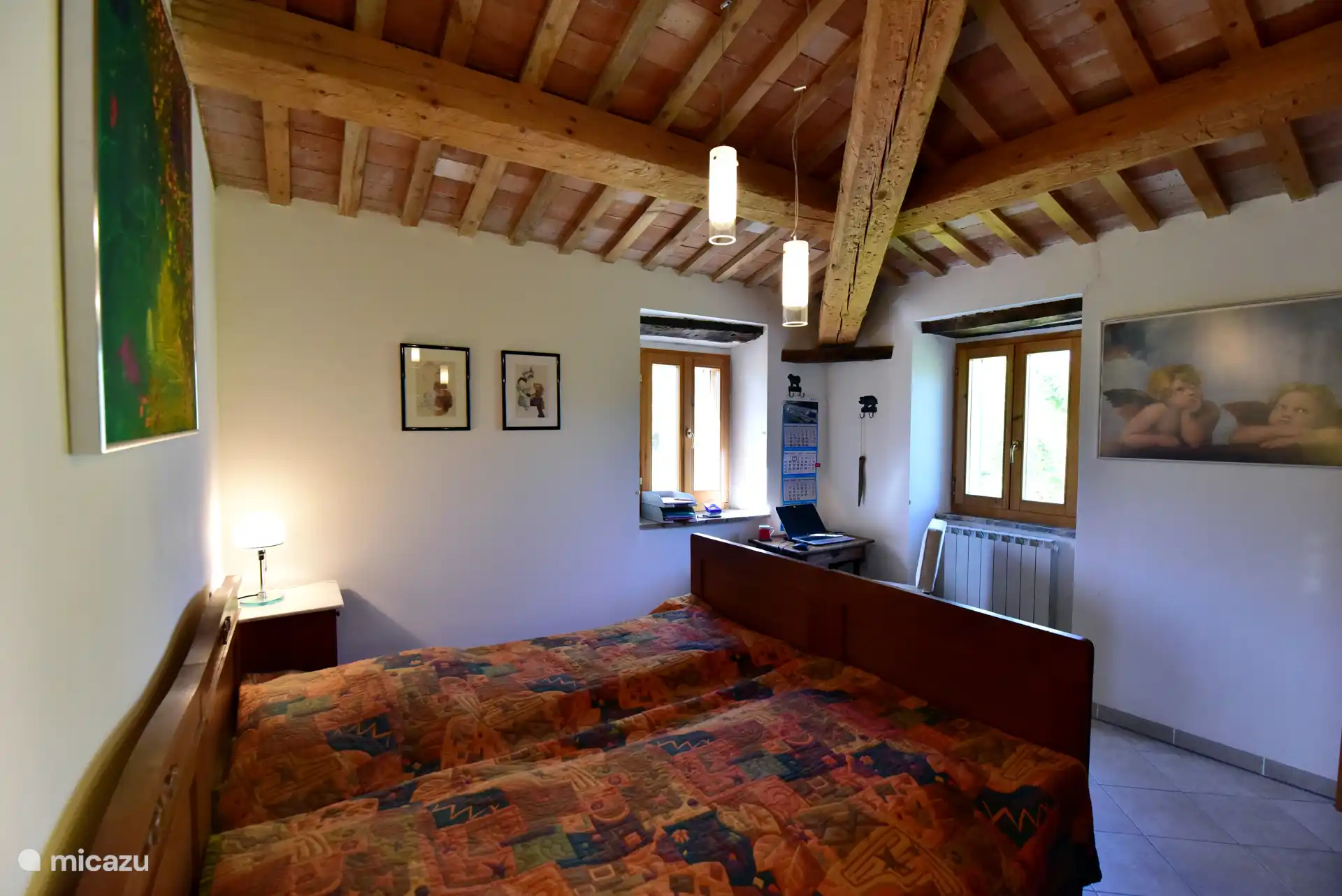 Schlafzimmer 3, mit Arbeitsplatz, 2 verdunkelbare Fenster, Wagenfeld Leuchten