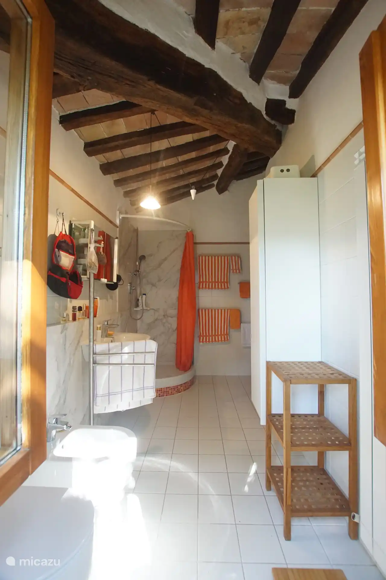 bathroom 1m, toilet, bidet, washbasin, shower, many shelves, towel rail, windows with muggle protection, shutters