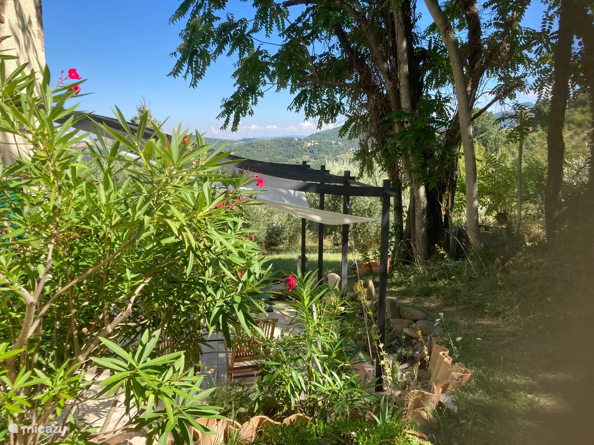Pergola mit weiter Sicht nach Avacelli