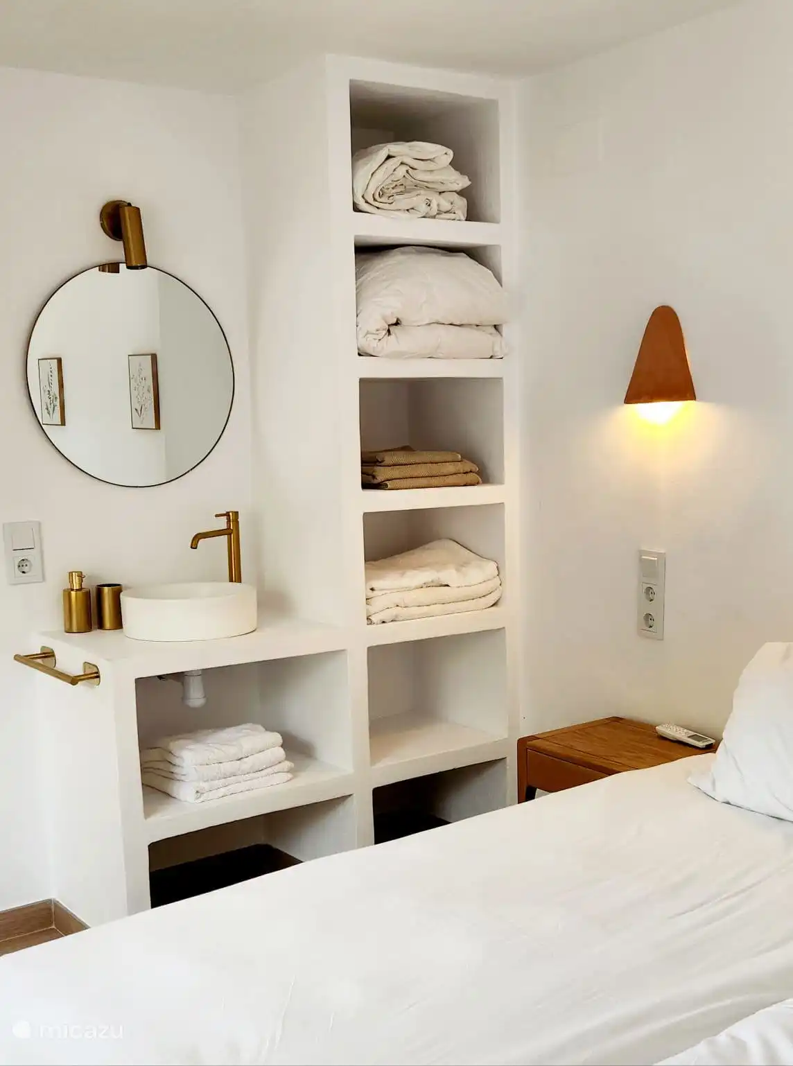 wasbak en kast appartement