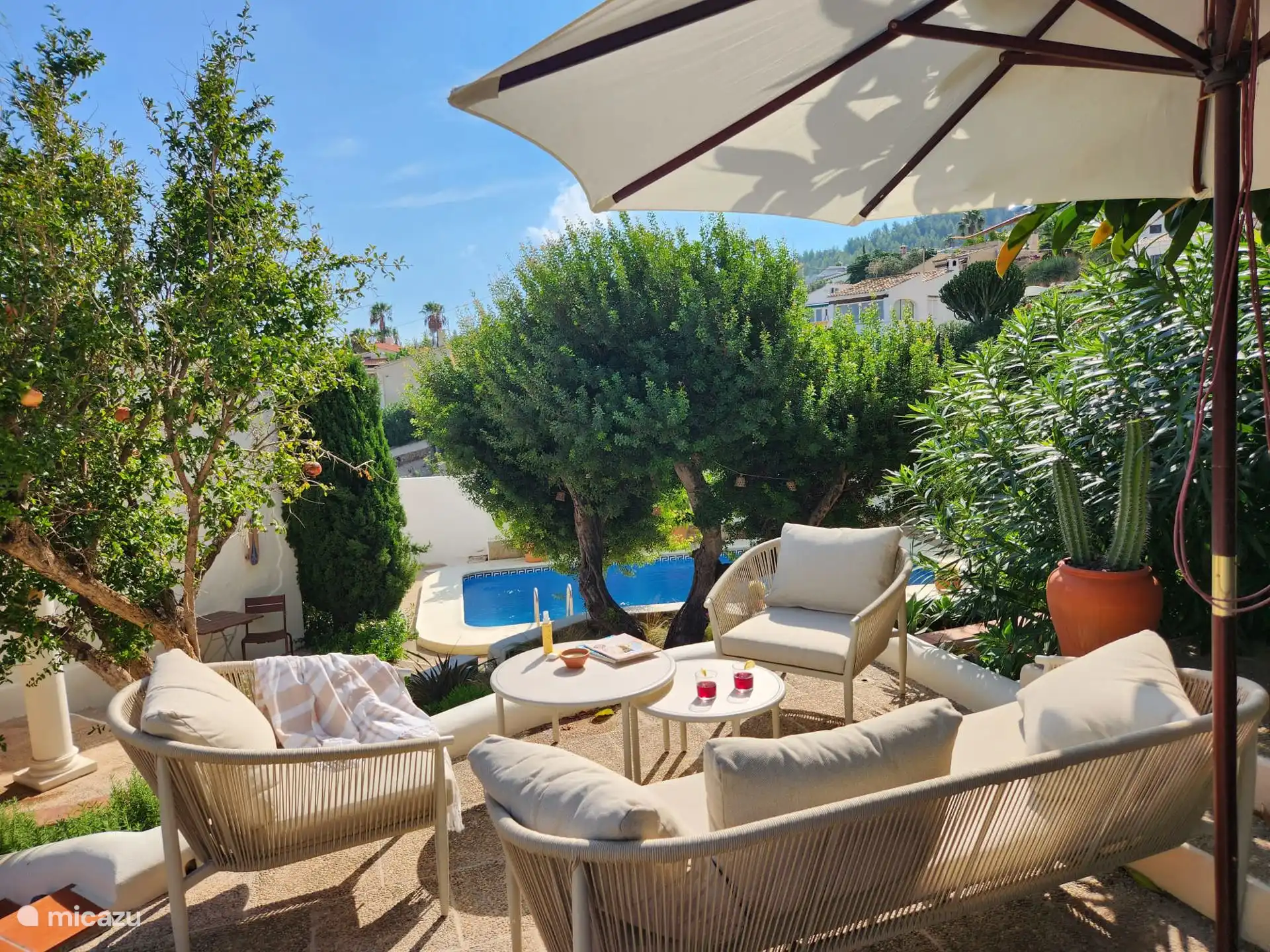 Der Garten und das Schwimmbad