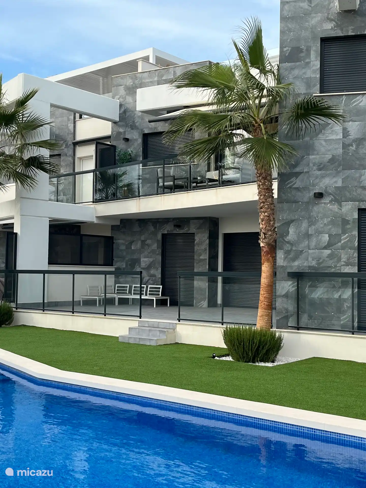 Het penthouse  1 e etage en 2 etage solarium