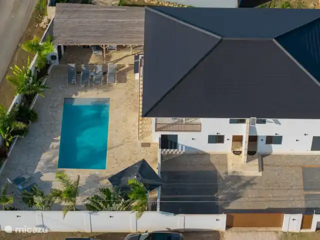 Pearl apartments - Luna huren in Curaçao, Curacao-Midden, Blue Bay - appartement Parkeerplaats op eigen afgesloten terrein met videobewaking