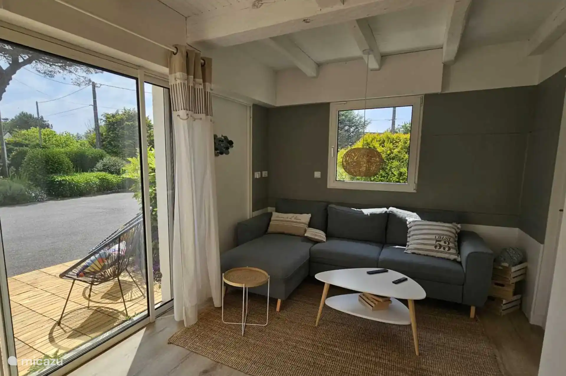 Sala de TV con sofá