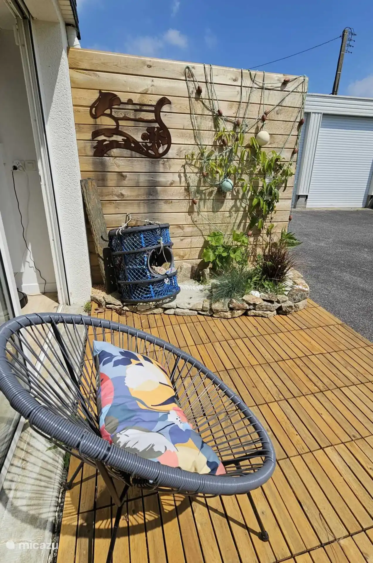 Pequeña terraza para amanecer y café