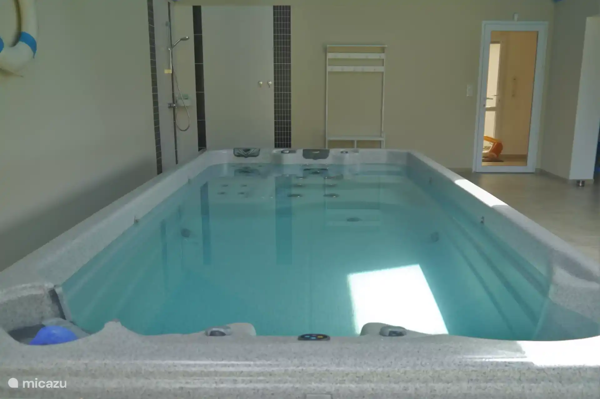 Gran piscina/jacuzzi