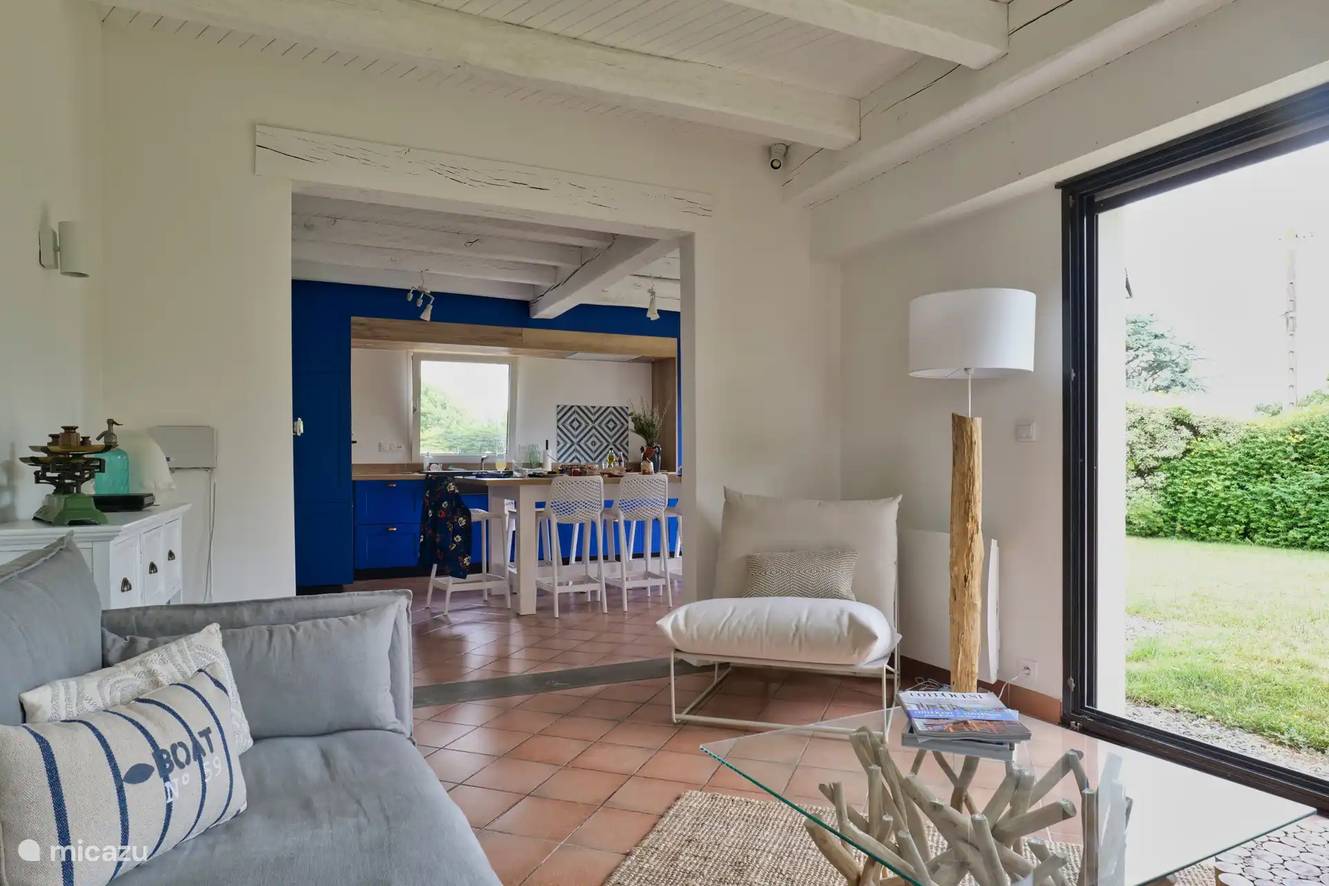 Vista de la cocina desde la sala de estar