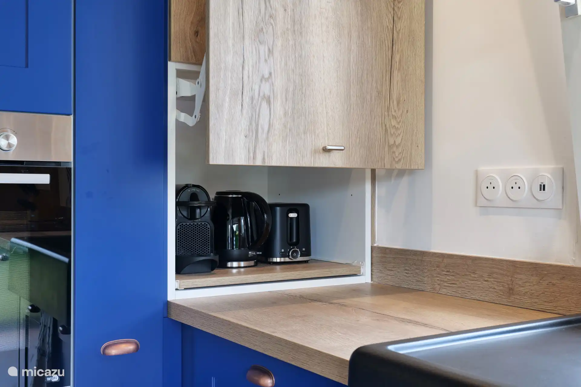 Cafetera, tostadora y hervidor de agua