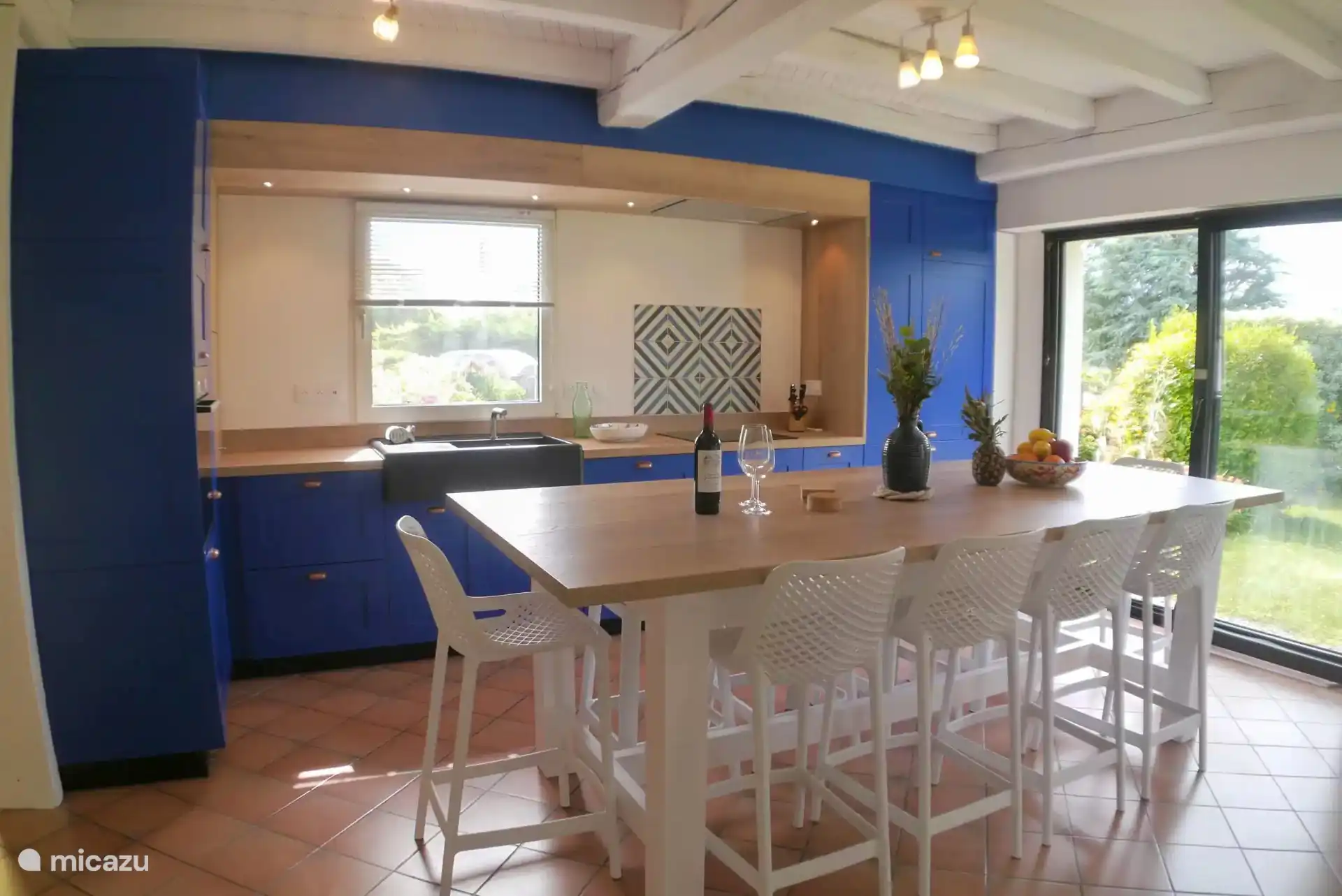 Mesa de cocina grande