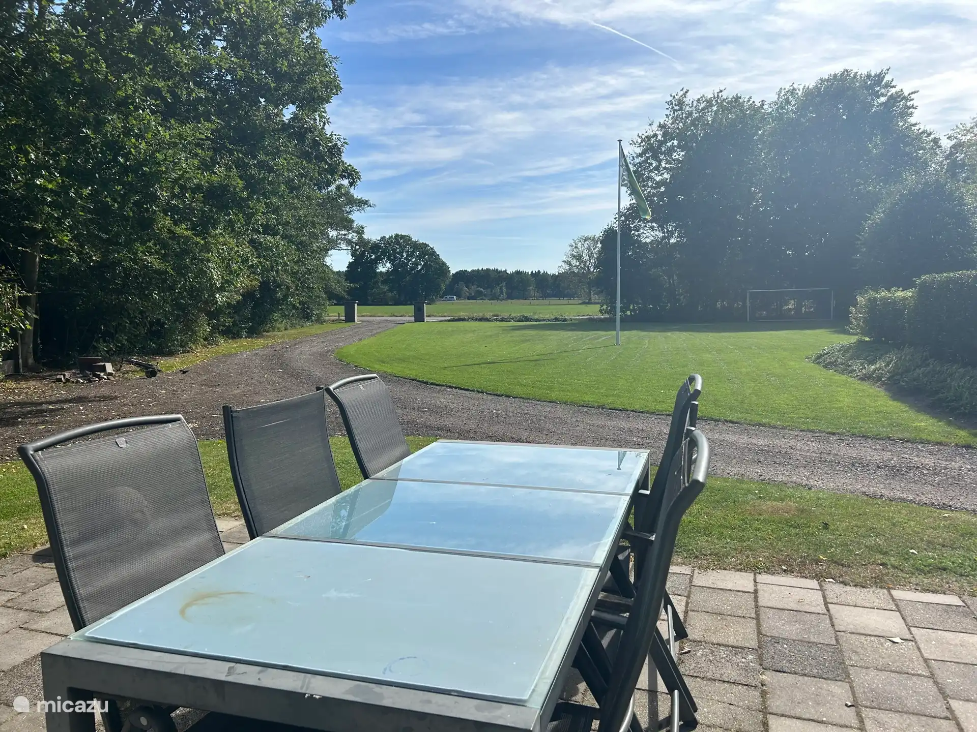 Terrasse mit Stühlen