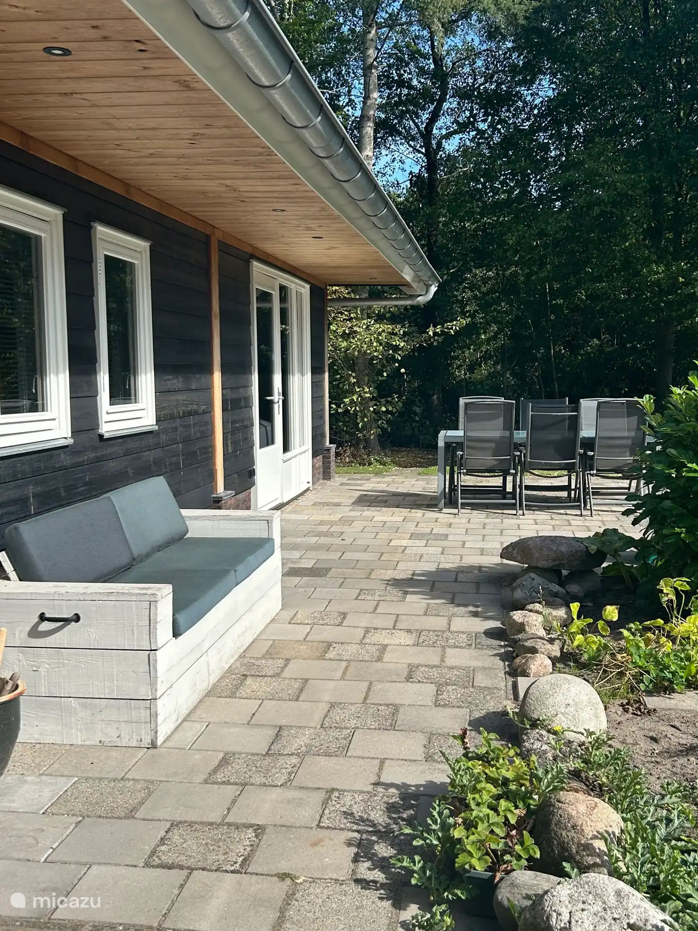 Private Terrasse und Lounge-Sofa 